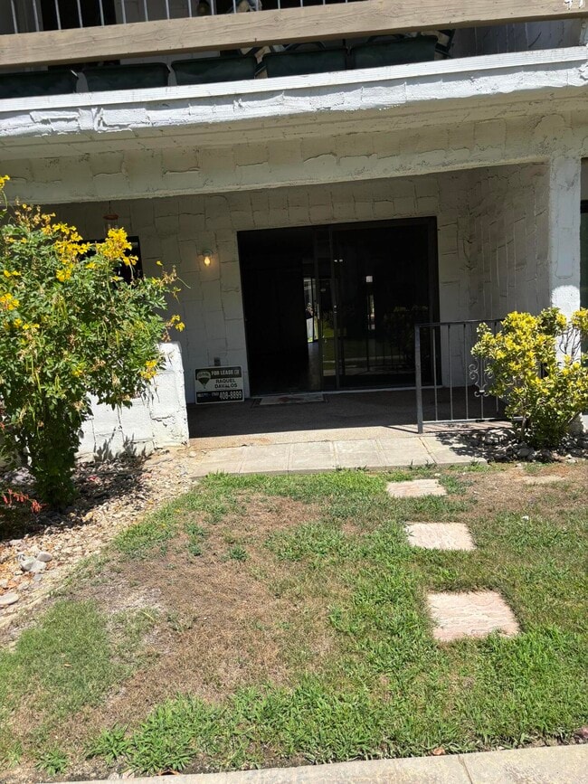 Building Photo - 5175 E Waverly Dr