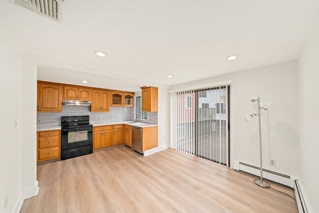 Building Photo - 11 Suban Pl