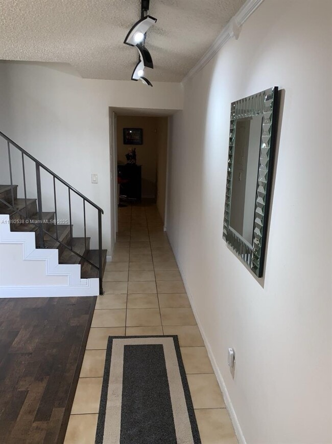 Building Photo - 11 Madrid Ln