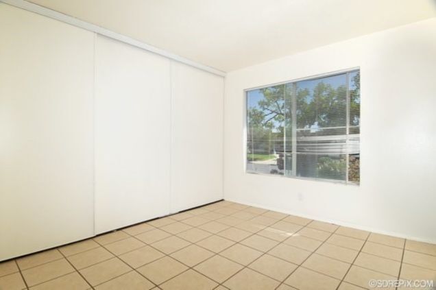 Building Photo - 4524 Royal Oak Dr