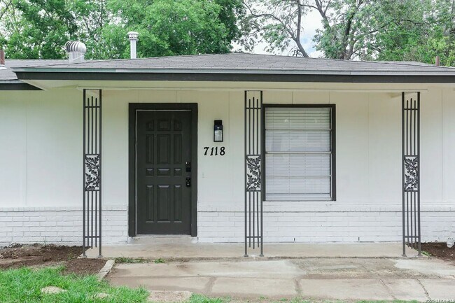 Building Photo - 7118 Castleridge Dr