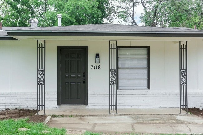 Building Photo - Single Story Home Near Tom Slick Park