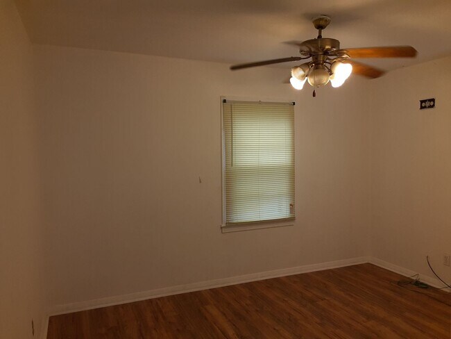 Building Photo - 3530 Pleasant Dr