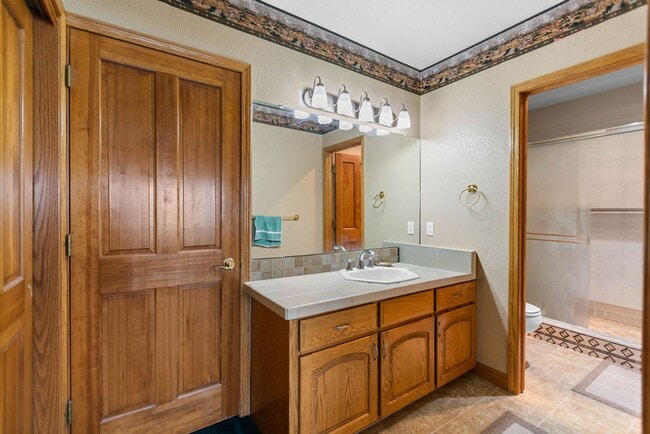 Building Photo - 3957 Valley Oak Dr