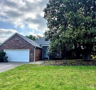 Building Photo - 1826 N Glenbrook Pl