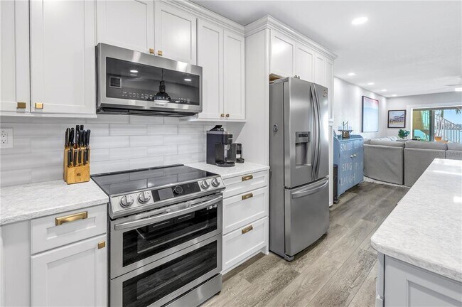 Building Photo - 800 Madonna Blvd