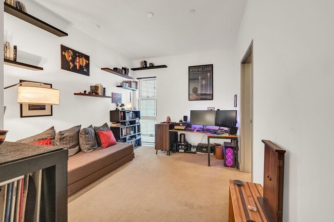 Building Photo - Hollywood Luxury Condo — 2 Beds • 2.5 Bath...