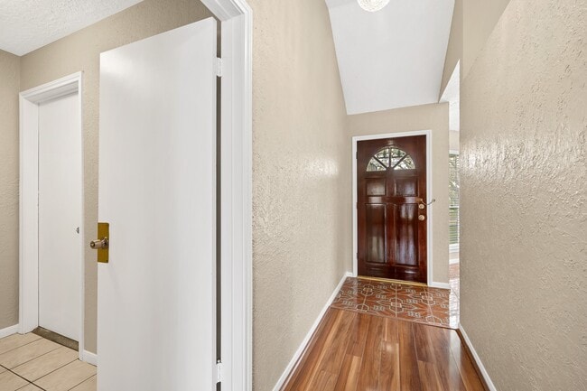 Building Photo - 16019 Mission Village Dr