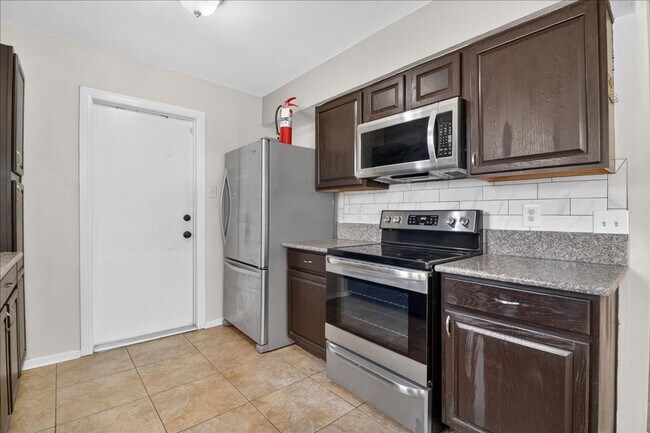 Building Photo - 4109 Fonvilla Cir