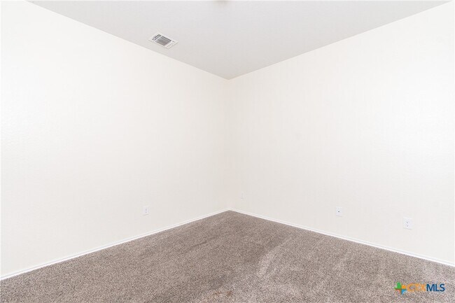 Building Photo - 303 Danielle Dr