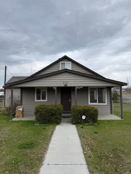 Building Photo - 600 NE 3rd St