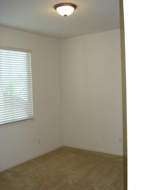 Building Photo - NICE 2-STORY HOME IN GATED COMMUNITY!