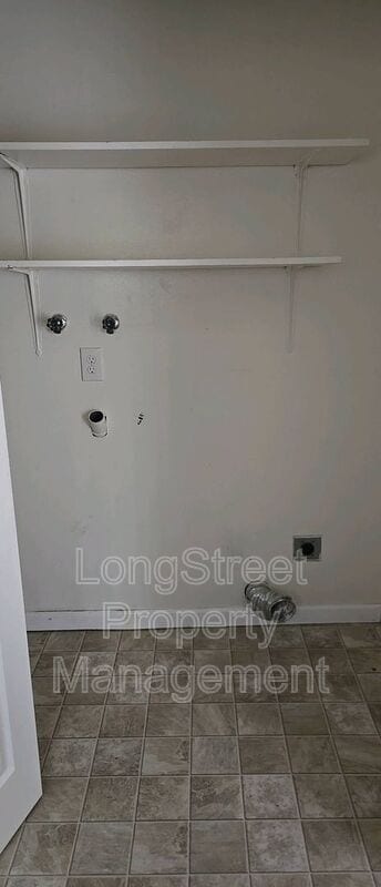 Building Photo - 2307 Newton St