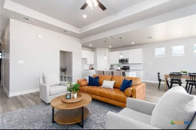 Building Photo - GORGEOUS home in Nolanville!