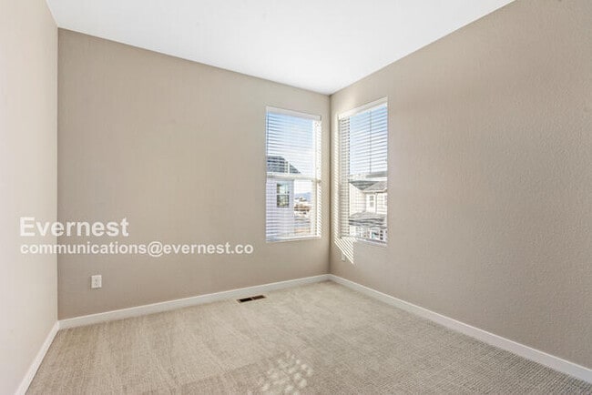 Building Photo - 8970 Southurst St
