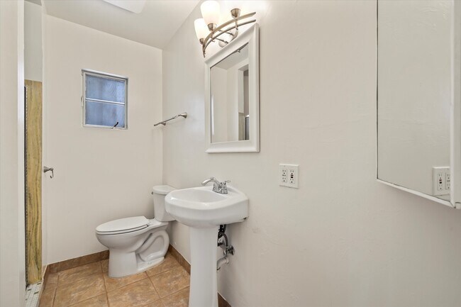 Building Photo - 2348 E Drachman St
