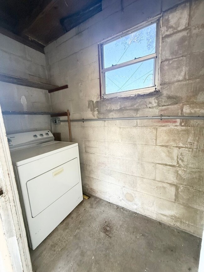 Building Photo - 2207 Vine St