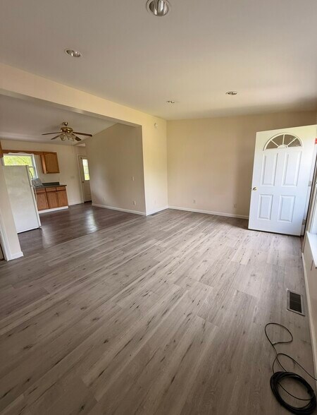 Building Photo - 426 Wygant Rd