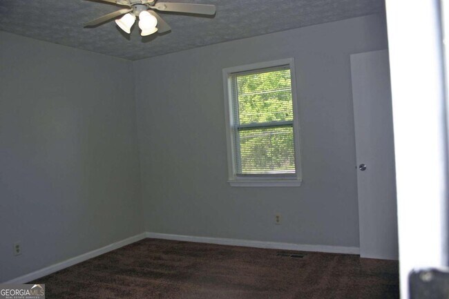 Building Photo - 6694 Young Ct