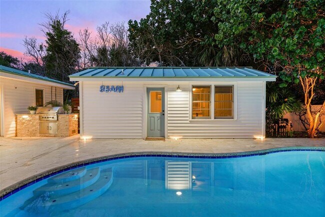 Building Photo - 759 Lantana Ave