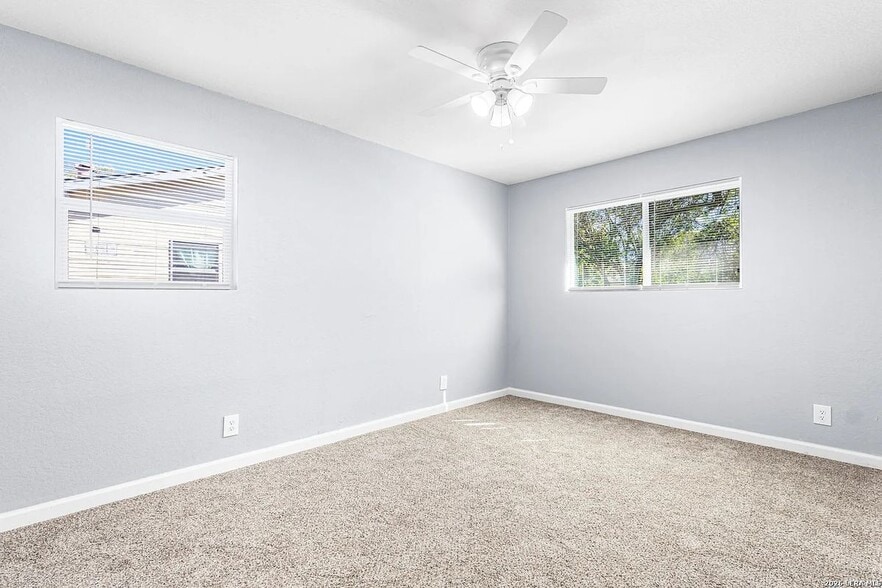 Building Photo - 5122 Binz Engleman Rd