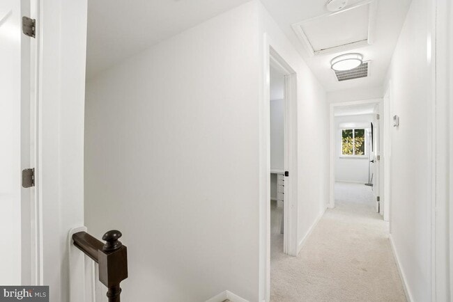 Building Photo - 1527 Hiddenbrook Dr