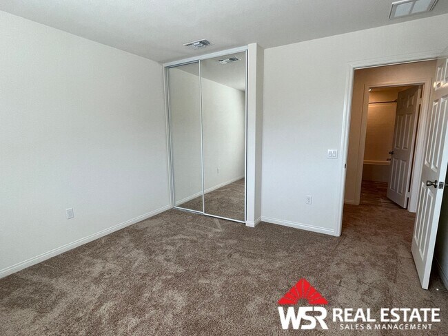 Building Photo - Stunning 6-Bedroom, 3-Bathroom Home for rent in a newer neighborhood