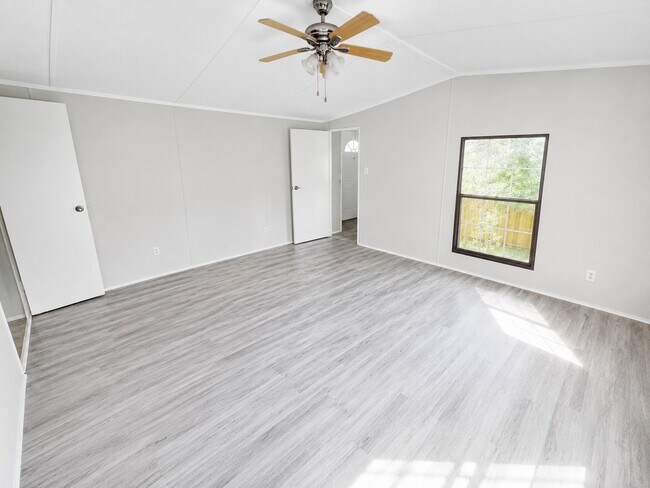 Building Photo - 142 Aspen