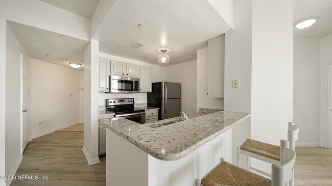 Building Photo - 1050 Bella Vista Blvd