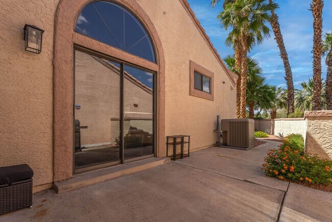Building Photo - 3238 Brookfield Dr