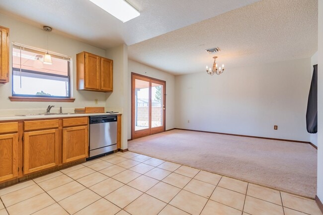 Building Photo - Beautiful 2-Story Home