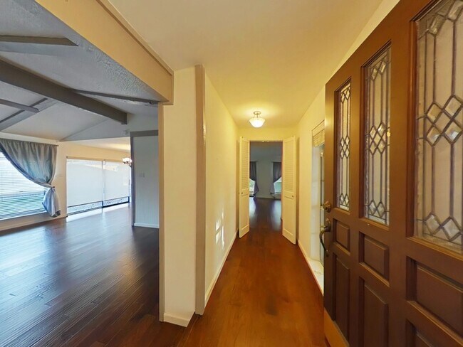 Building Photo - 15706 Havenrock Cir