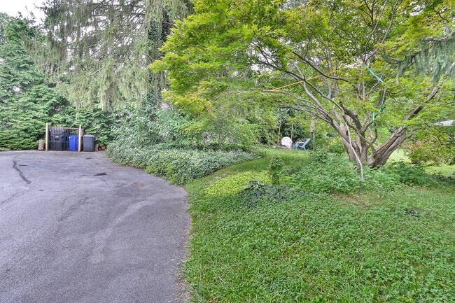 Building Photo - Beautiful Single Family in Bellevue Park