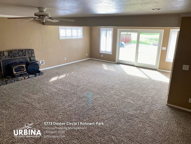 Building Photo - Spacious 4BR Golf Course Home in Rohnert Park with Open Floor Plan