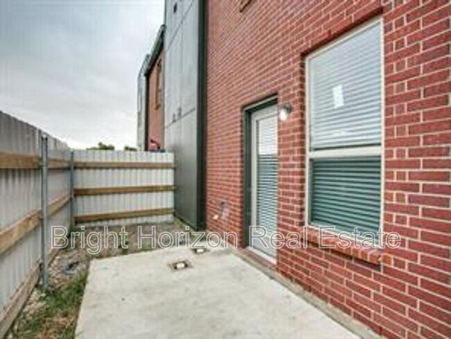 Building Photo - 10612 Tube Dr