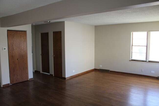 Building Photo - 724 Barnsdale Rd