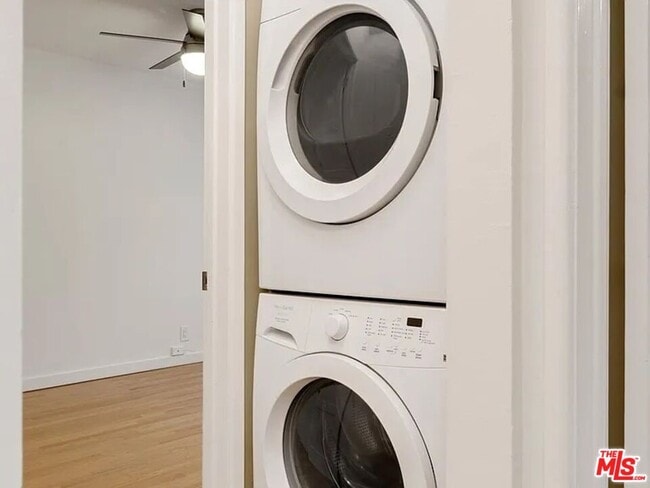 Building Photo - 906 Venezia Ave