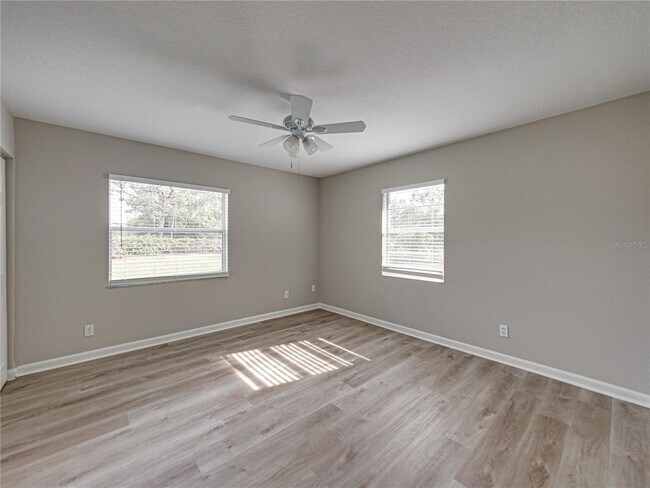 Building Photo - 5017 Lewellyn Rd