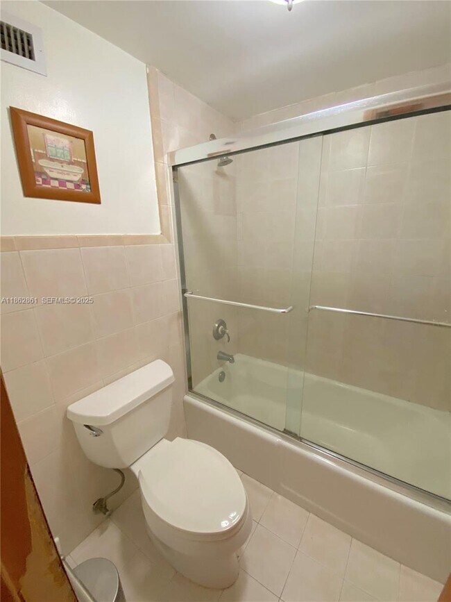 Building Photo - 100 Lincoln Rd