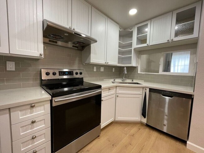 Building Photo - 964 Belmont Terrace