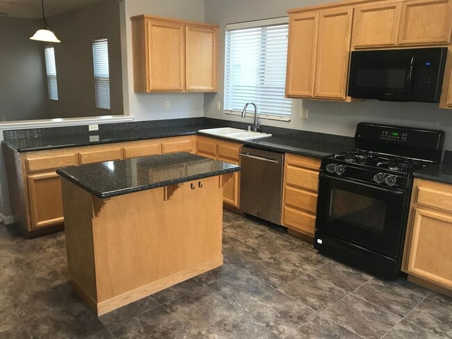 Building Photo - 3 Bed | 2 bath | 1582 SF |  2 Car Garage |  Single Story | Tenant pays $175 for WS&G