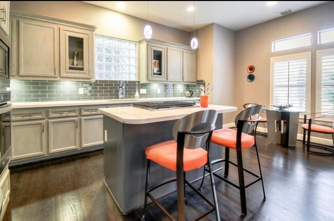 Building Photo - 5408 Rose St