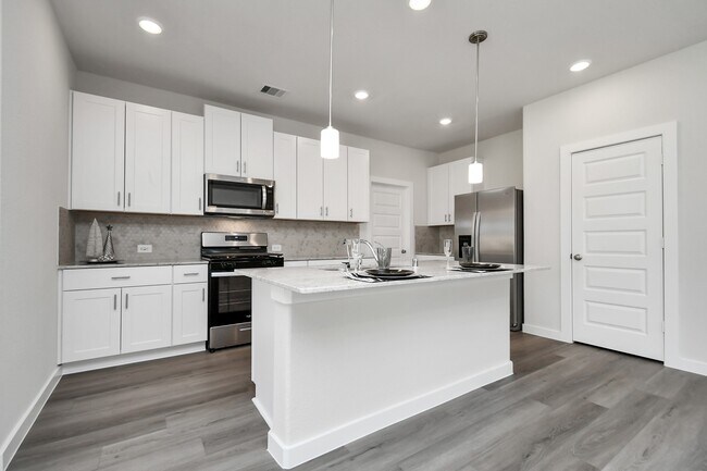 Building Photo - 16513 Breezy Knl Ct