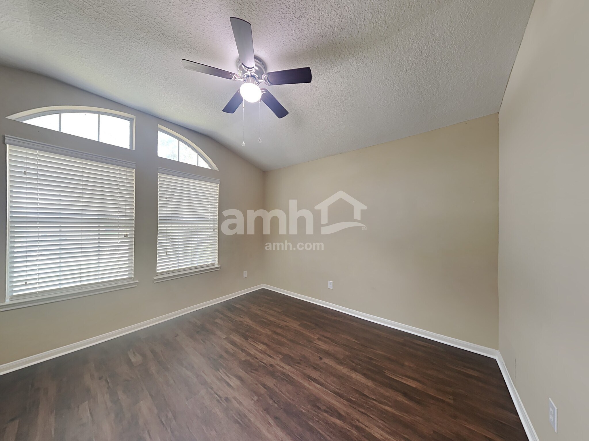 Building Photo - 1034 Riverwood Dr