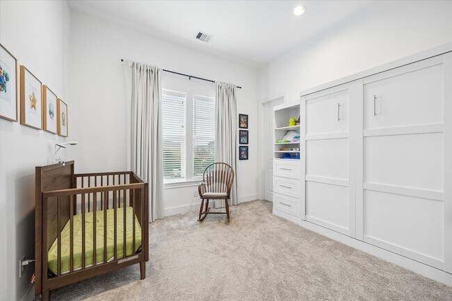 Building Photo - 3302 W 12th St