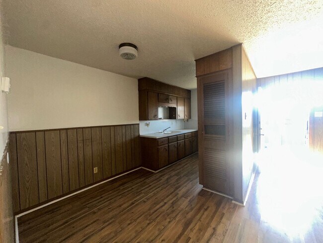 Building Photo - Bundrant Apartments