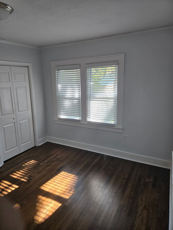 Building Photo - 2501 E 68th Terrace