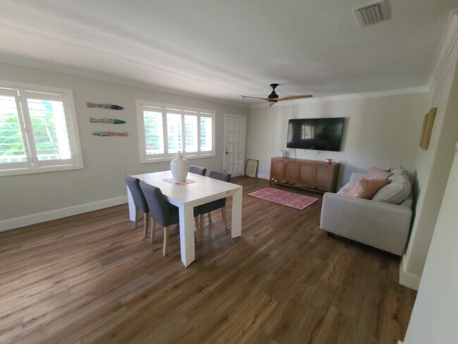 Building Photo - 1202 Palm Trl