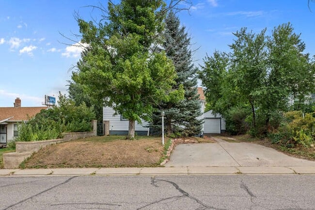 Building Photo - Updated 3-Bedroom, 2-Bath Home in the Hear...