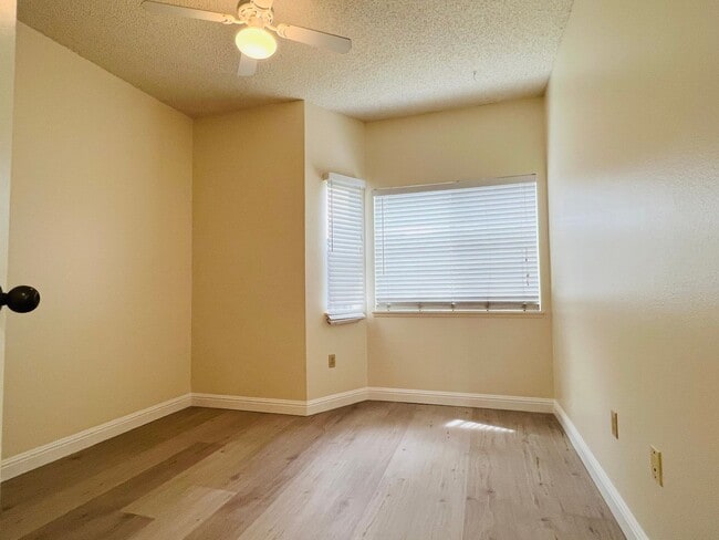 Building Photo - Mililani Mauka 2 bedroom 1 bath townhouse in Kumelewai Court